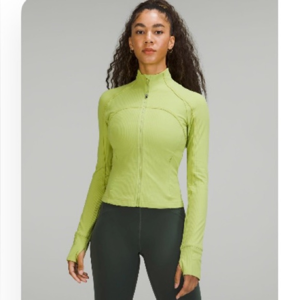Like New 💯 Authentic LululemonRibbed Nulu Cropped Define Jacket in Wasabi Size L